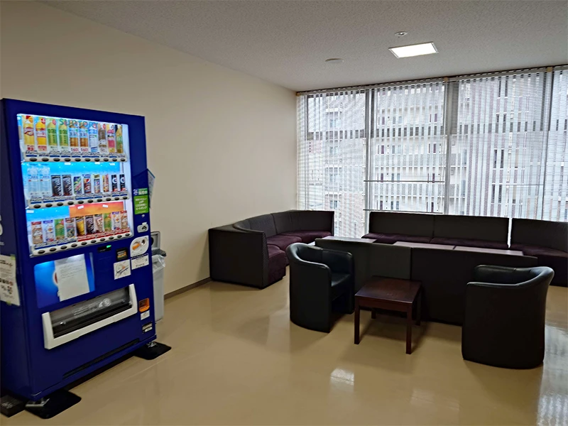休憩スペース・自動販売機
